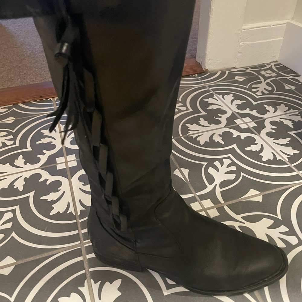 Beautiful Born Black Leather Boots!